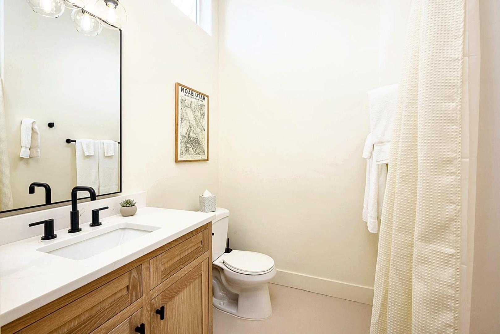 Downtown Kokopelli West 5 - Newly Remodeled Stylish Studio Moab Bagian luar foto