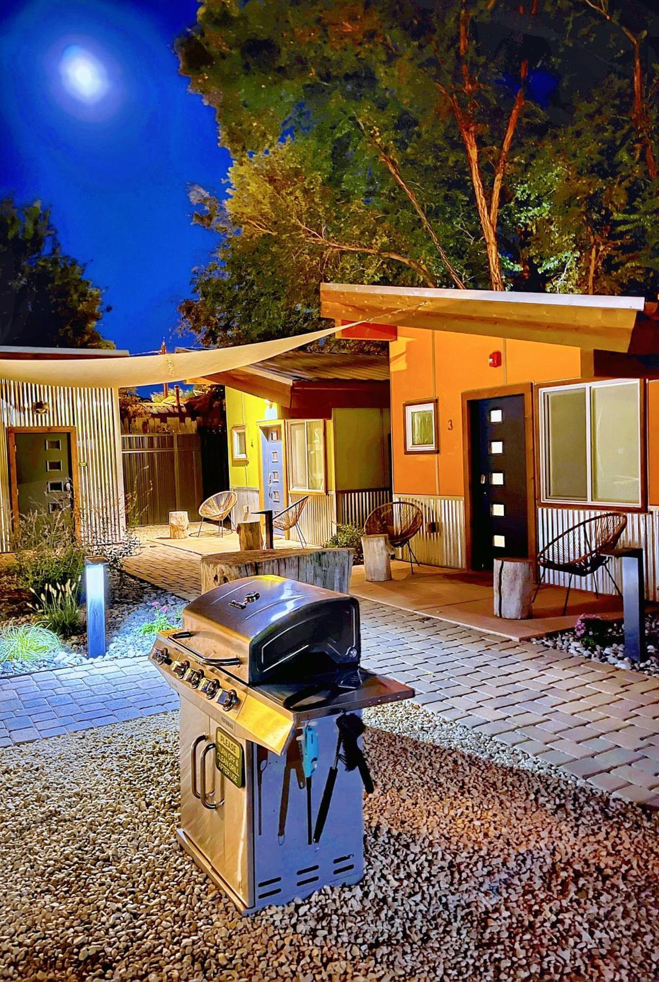 Downtown Kokopelli West 5 - Newly Remodeled Stylish Studio Moab Bagian luar foto