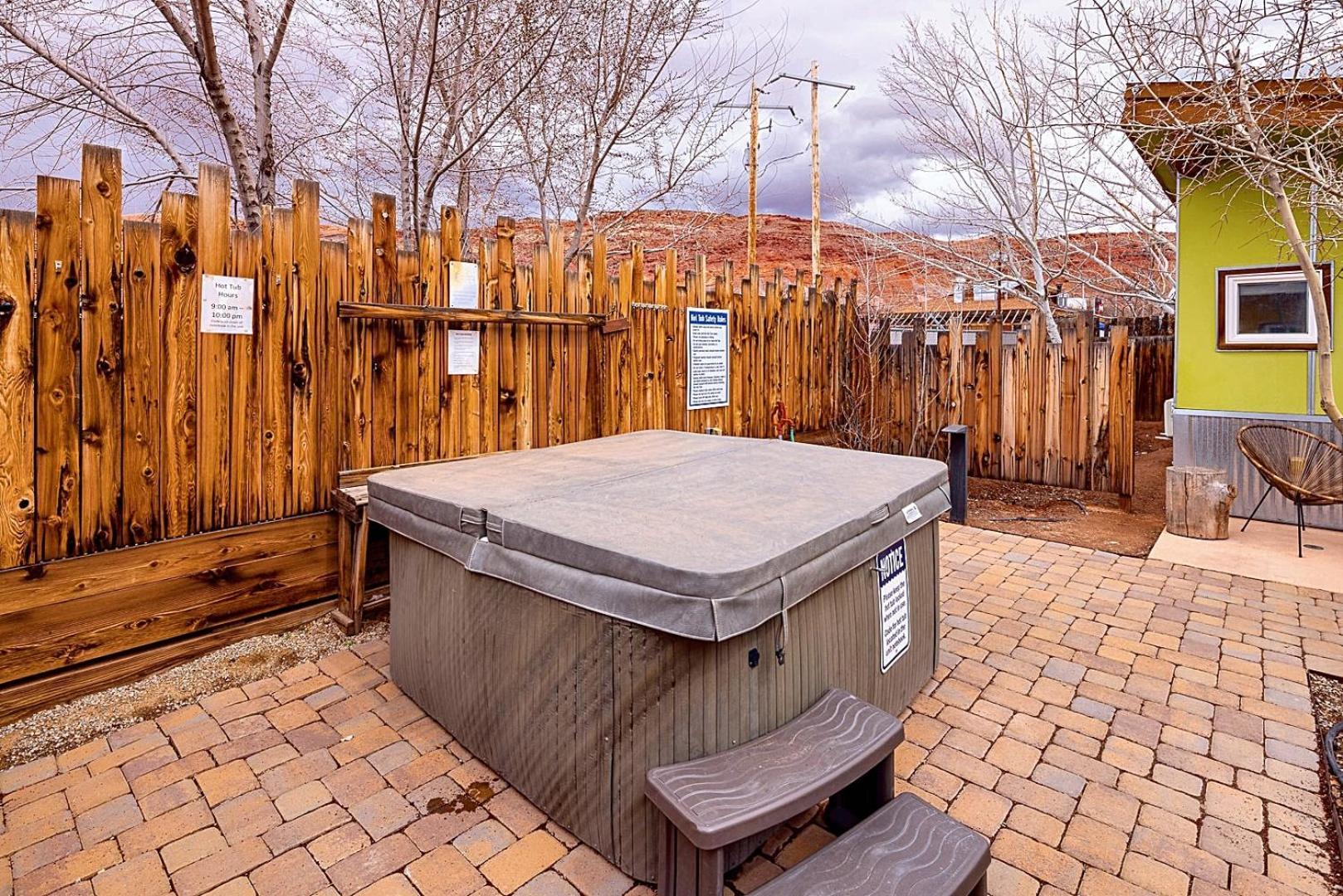 Downtown Kokopelli West 5 - Newly Remodeled Stylish Studio Moab Bagian luar foto