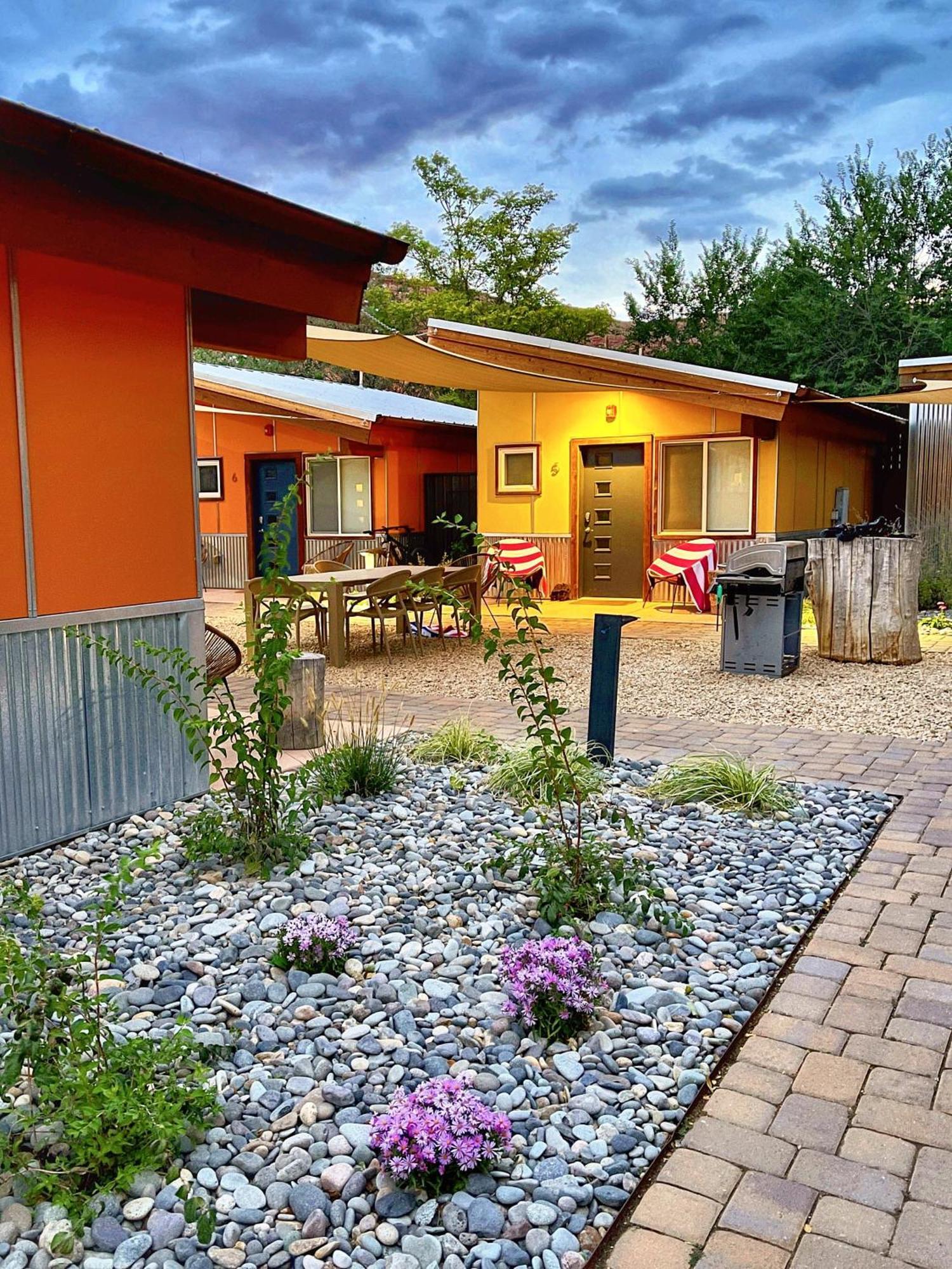 Downtown Kokopelli West 5 - Newly Remodeled Stylish Studio Moab Bagian luar foto